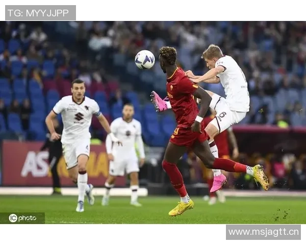 意甲精彩对决都灵迎战科莫期待激烈较量与精彩进球