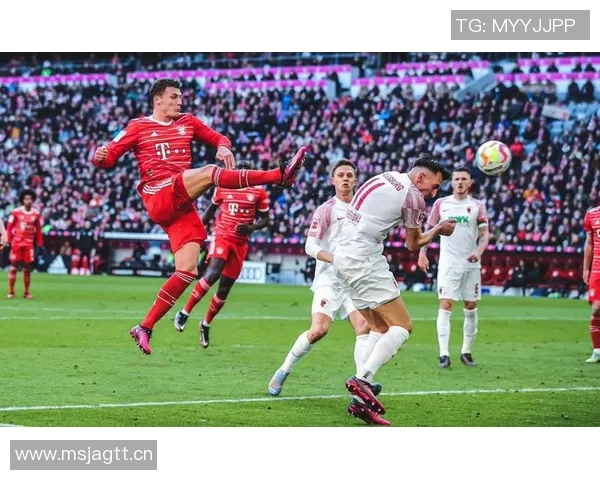 穆勒回到拜仁主场，观战对阵美因茨的德甲比赛